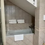 Bon Dog Friendly Apartment Tirano